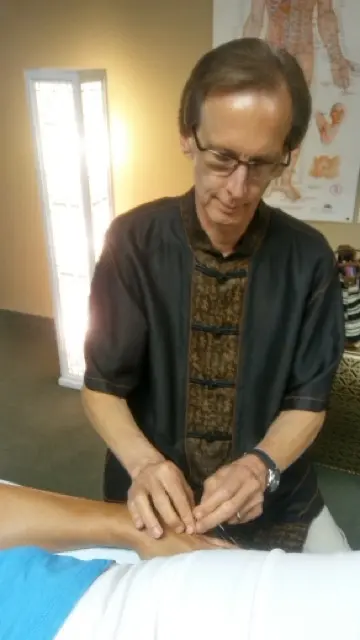 Steven Sonmore providing individualized acupuncture treatment.