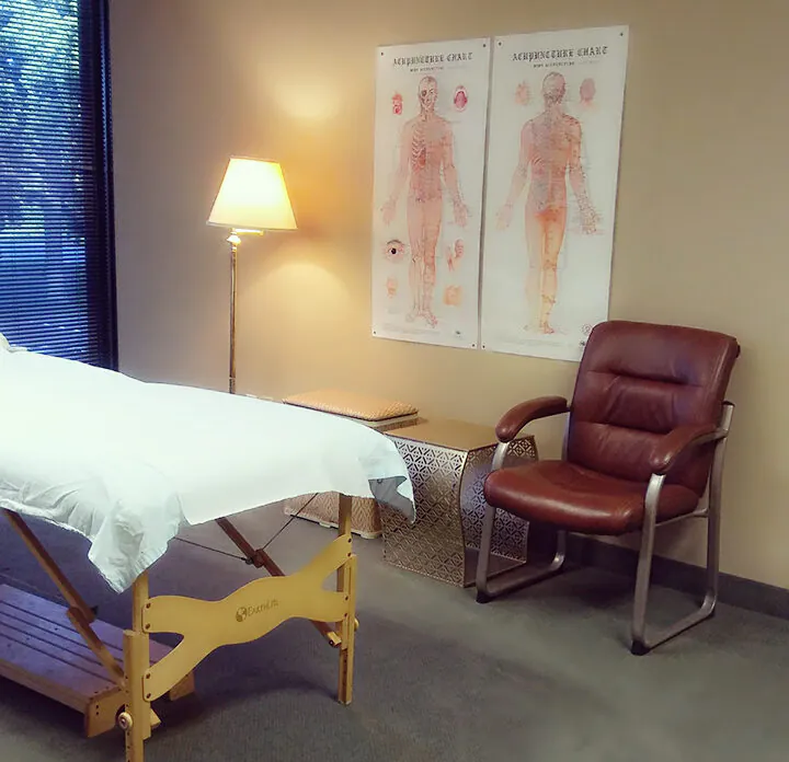 Acupuncture treatment room for pain relief in Edina MN.
